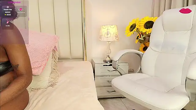 _NinaFox_'s Live XXX Chat