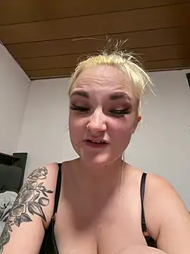 ViviLuu Live XXX-Chat