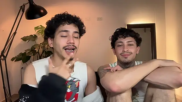Noah_and_Steven Adlı Modelin Canlı XXX Sohbeti
