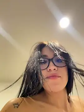 Chatroom XXX en direct de SerenaFox_