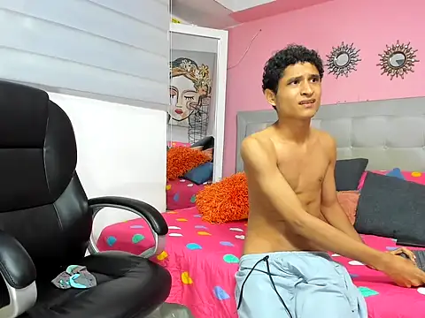 Xavier-Fox Live XXX-Chat