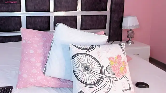 CristyBloom élő XXX-chatje