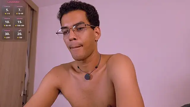 Pikashu7u7 Show in webcam