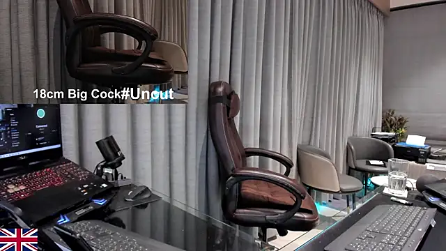 OnlineBossUK Chat XXX in diretta