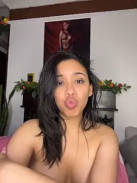 Show modela Esmerald_1111 na web-kameri
