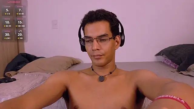 Pikashu7u7's Webcam Show