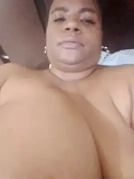 bigtitssxx Chat XXX in diretta