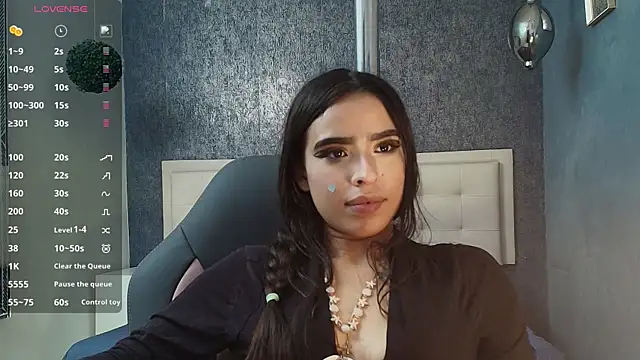 Cloeandtyfanny Adlı Modelin Canlı XXX Sohbeti