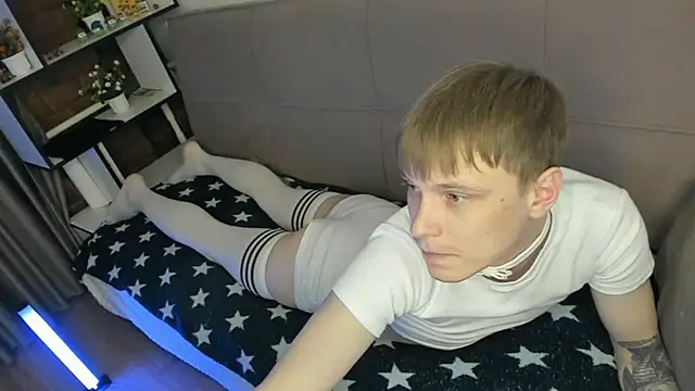 TwinkWhiten Live XXX chat