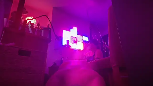 CloudyMuscleBeefy: вебкам-шоу