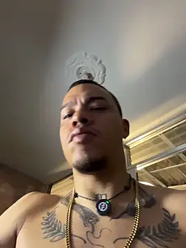 Chat +18 de AlphaMasterXxx ao vivo