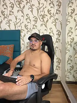 Dante_Goldt: διαδικτυακό σόου στην κάμερα