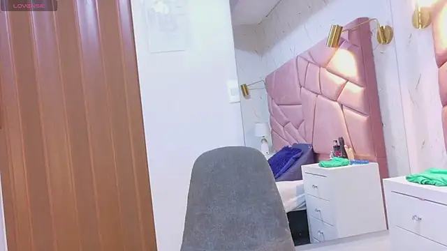 liliana_pink 现场XXX聊天