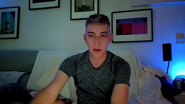 1Hugo1 Show in webcam