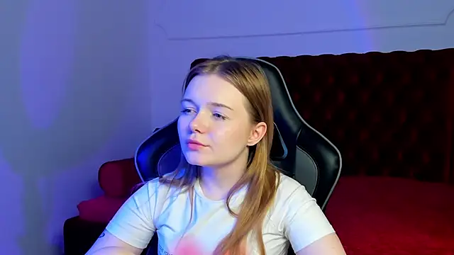 ElinaVale Chat XXX in diretta