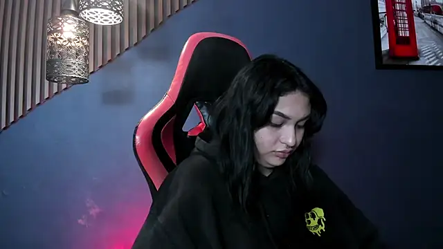 دردشة NaomySakura الجنسية المباشرة