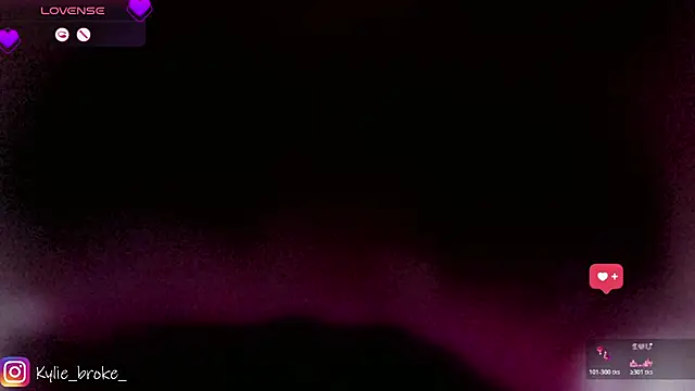 Kylie_brokee: διαδικτυακό σόου στην κάμερα