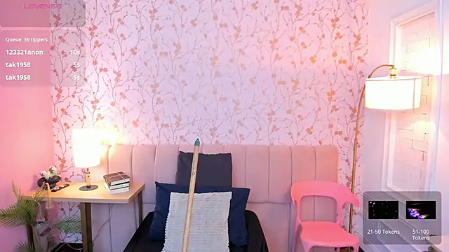 Živá chatovací místnost halleylorens