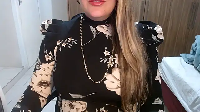 Aliceescobar: онлайн-секс-чат