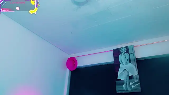 Show modela Kendall_hornyy na web-kameri