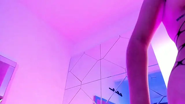 Saory____: διαδικτυακό σόου στην κάμερα