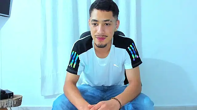 Chandler_ken Adlı Modelin Canlı XXX Sohbeti