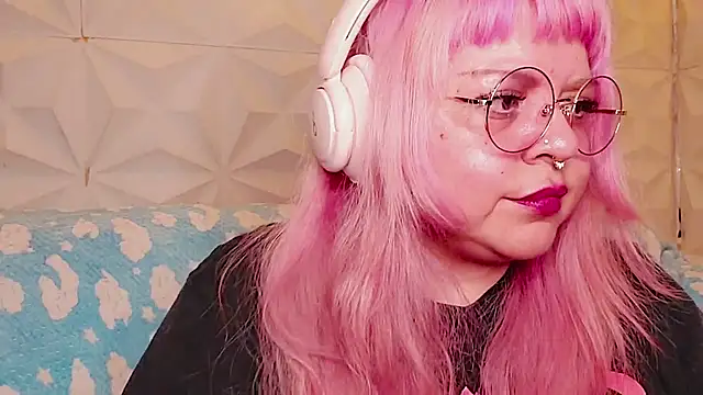 Satyn_doll: διαδικτυακό σόου στην κάμερα