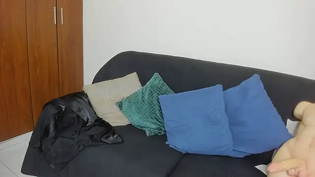 Show modela kiraGeiner na web-kameri