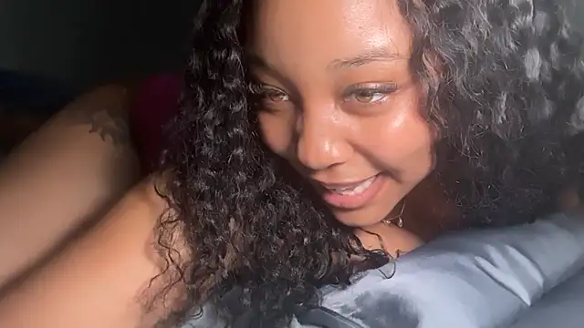 Yourmommysilk Chat XXX in diretta