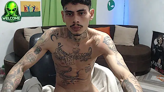 alpha_zom's Webcam Show