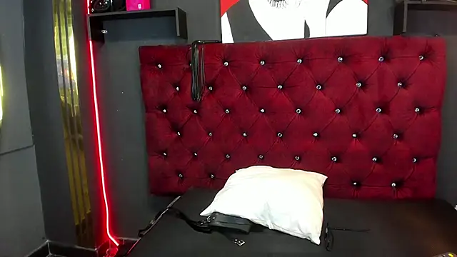 Sarah__Moonx Adlı Modelin Canlı XXX Sohbeti