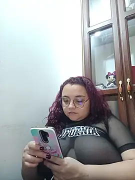 CURVY-HORNY Live XXX-chat