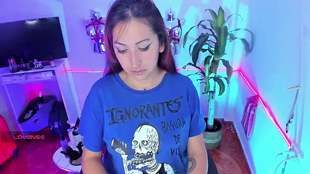 LucyStrike_: вебкам-шоу