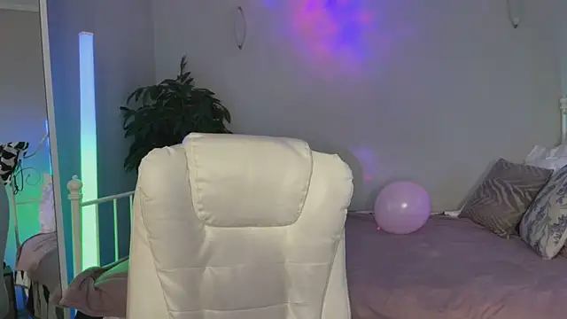 _Vikky_Moon_'s Live XXX Chat