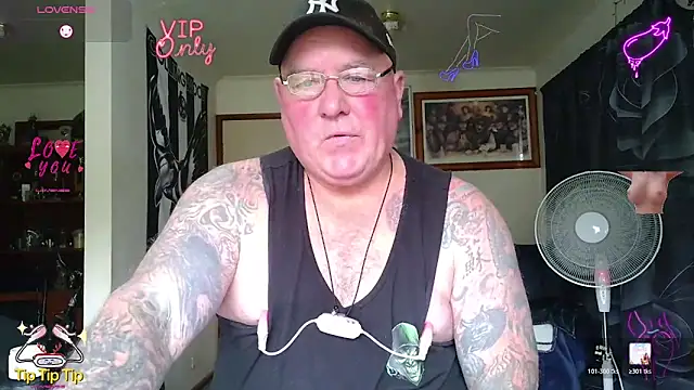 KINKYBLUEYES69's Webcam Show