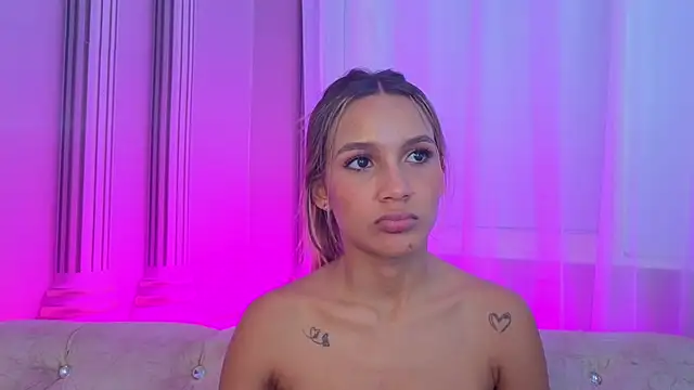Carohorny4u Adlı Modelin Canlı Sohbet Odası