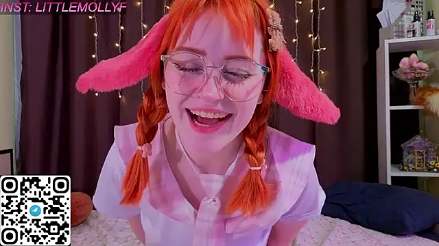 LittleFoxHole Show in webcam