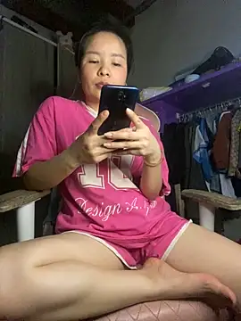 Ivy_Trix2's Live XXX Chat