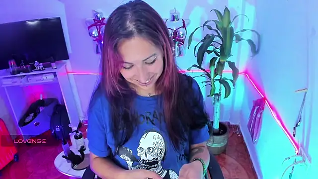Chatroom XXX en direct de LucyStrike_
