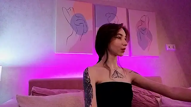 Ellen_Hops Adlı Modelin Canlı Sohbet Odası