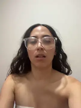 LatinDoll8 Adlı Modelin Canlı Sohbet Odası