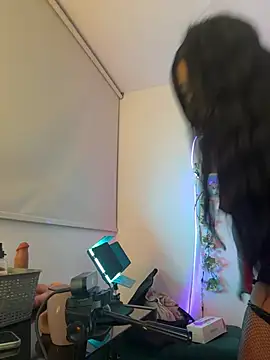 Alianaxlover_ Chat XXX in diretta
