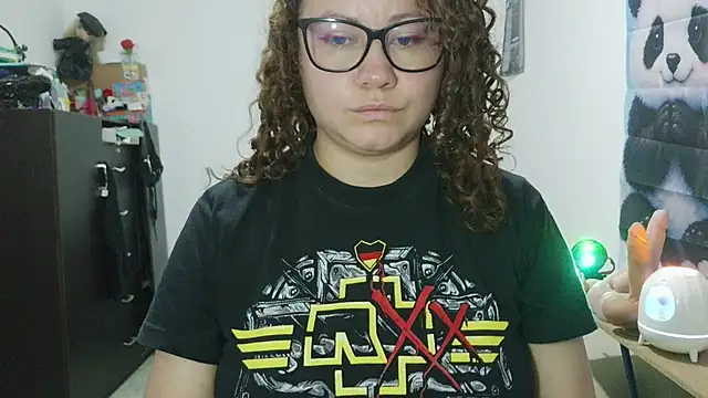 curly_greeneyed 现场XXX聊天