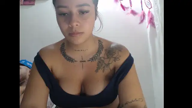 Chat +18 de meghan_travis ao vivo