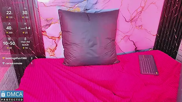 MaeveKuro's Webcam Show