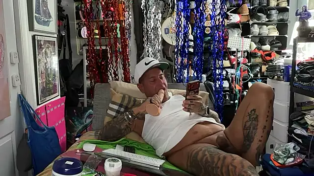 lovetatts64 élő XXX-chatje