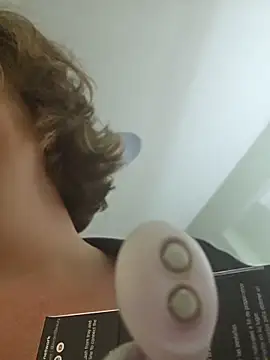 julimonroe's Live XXX Chat