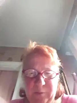 SquirrelFine Live XXX-chat