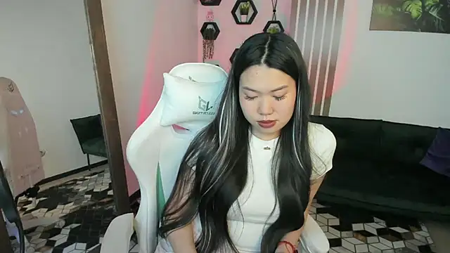 LunaPurrr 现场XXX聊天