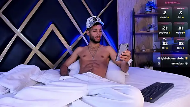 Thiagoferreti's Webcam Show